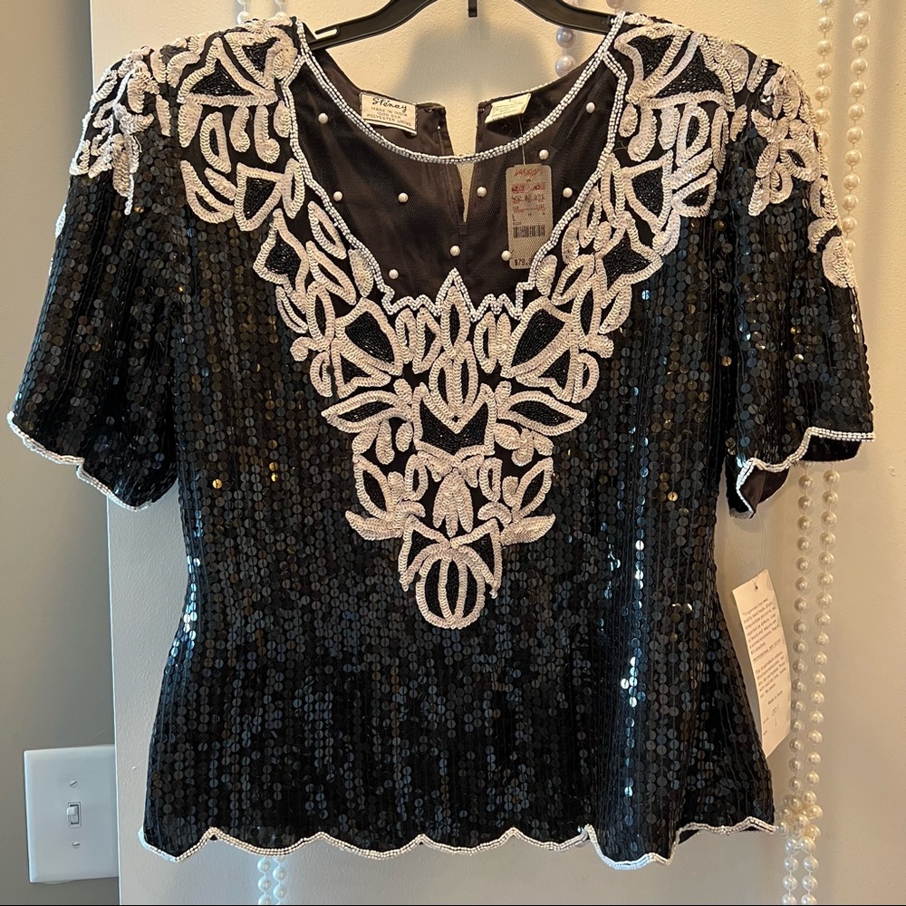 Woman’s SEQUENCE FASHIONABLE TOP WITH SHOULDER PADS!! Brand New